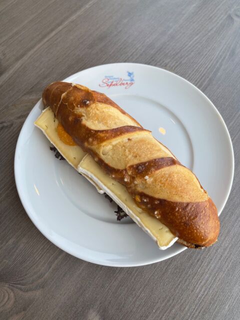 Laugenstange Camembert
